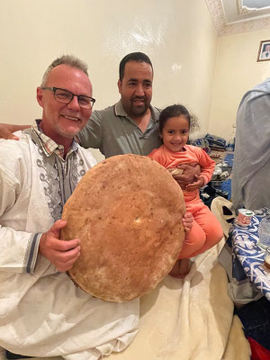 dazu gibt es ein riesengrosses Brot
