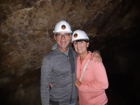 zwei Schweizer Lava-Höhlen-Forscher ;-)