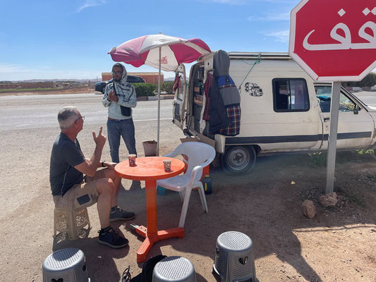 unterwegs machen wir wieder einmal einen Halt bei einem "Café mobil"