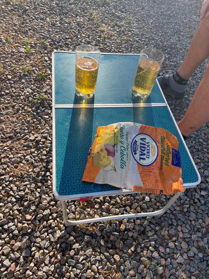 bei einem alkoholfreien marokkanischen "Malzgetränk" (-> "Bier für Moslems")