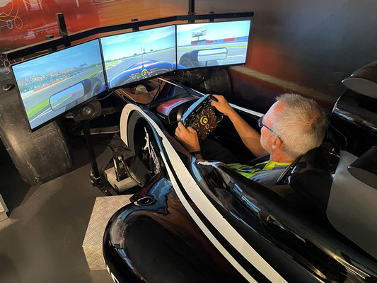 Roland im F1 Simulator