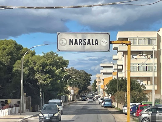 auch in der Stadt Marsala geht es geradeaus weiter ...