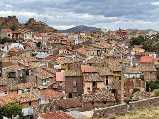 wieder eine kleine spanische Stadt; eng zusammengebaut, fast ineinander verschachtelt
