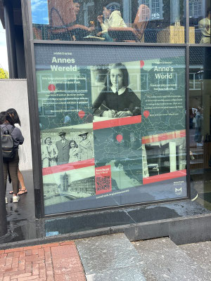 in das Anne Frank Haus und Museum sind wir nicht gegangen, aber ihre Geschichte ist trotzdem faszinierend