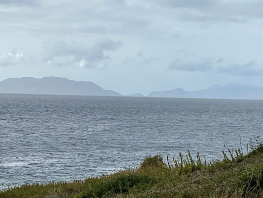 Sicht zu den äolischen oder liparischen Inseln mit dem bekannten Vulkan Stromboli