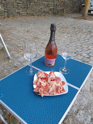 zum Apéro um 16.00 h kam leider niemand - dann stossen wir halt alleine an