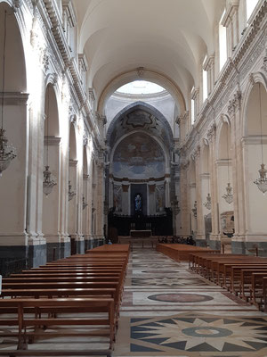 schon erstaunlich, wie viel Geld doch die Kirche für ihre Gotteshäuser aufwendet: fast alle in Sizilien sind in einem sehr guten Zustand!