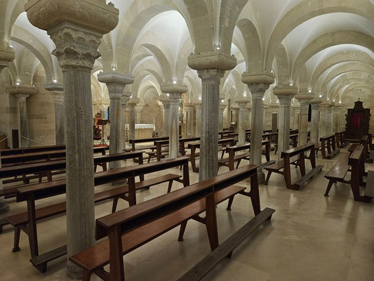 auch eine kleine Kapelle unterhalb des Altars ist beeindruckend