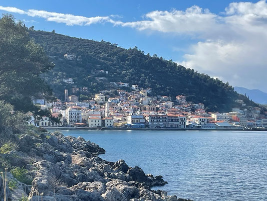 die Fähre nach Kreta geht 1x pro Woche von hier weg