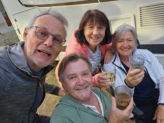 gemütlicher Apéro mit Silvia und Freddy