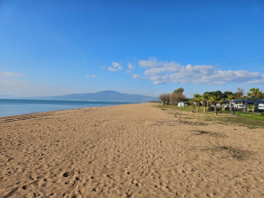 der Strand ist mehrere Kilometer lang