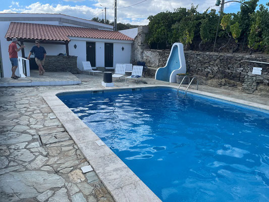 der Pool steht den WoMo-Besitzern zur Verfügung, wenn das Ferienhaus nicht besetzt ist