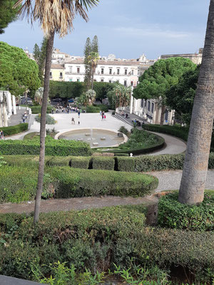 mitten in Catania ist ein schöner Park: der Parco Maestranze, gleich neben der Villa Bellini