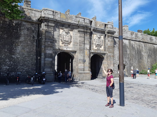 eines der Tore durch die Stadtmauer
