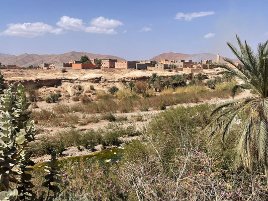 die Aussicht auf den Oued Tata - der leider auch ausgetrocknet ist