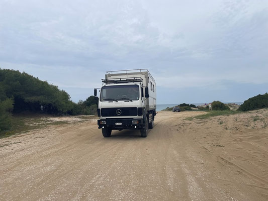 wir verlassen den schönen Strand von Kounoupelaki ...