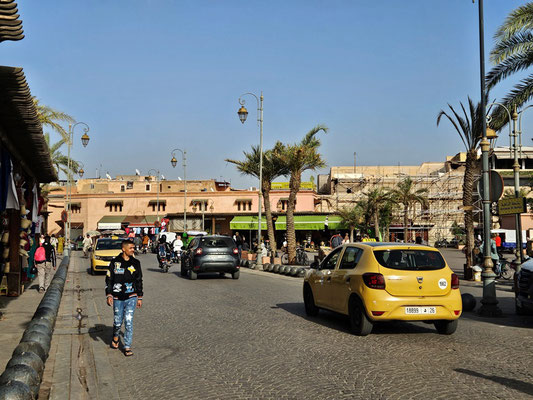 mit dem Taxi in die Stadt