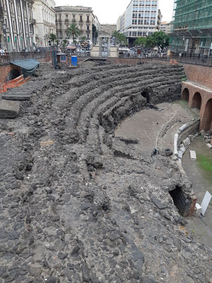 ein Teil des ehemaligen Amphitheaters von Catania ist freigelegt; es war eines der grössten zur Römerzeit