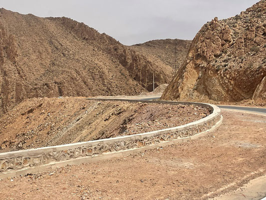 auch über einen Pass fahren wir; ok, er ist nur 800 m hoch