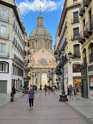 die Basilica de Señora Pilar erscheint