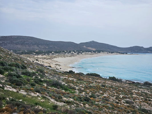 an diesem grossen Strand stehen wir hinter den Dünen