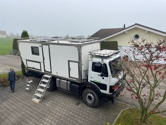 Gustav steht wieder vor unserem Haus