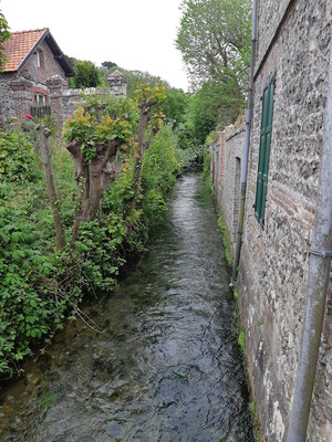 ... der kürzeste Fluss Frankreichs mit 1150 m Länge, ...