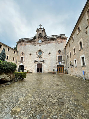 die Basilika im inneren des Klosters