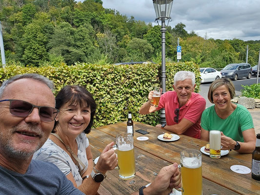 und auch hier gibt es reichlich zu Essen und zu Trinken