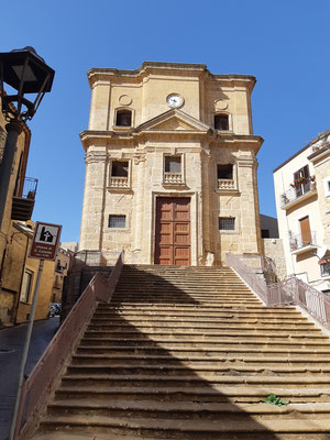 an jeder zweiten Strassenecke ist eine Kirche, hier die Chiesa die San Cataldo