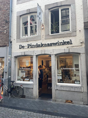 Pindakaaswinkel - spezielles Geschäft für Erdnussbutter, hausgemacht und voll natürlich