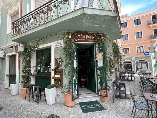 diese Bar gefällt uns eigentlich - aber es gibt nichts zu essen