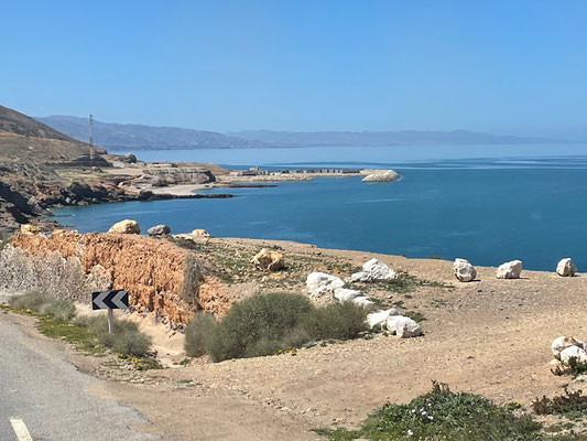 dem Strand entlang nach Osten kommen wir zur Plage Sidi Boussaid