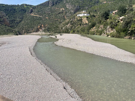 und plötzlich gibt es Wasser in den Flüssen - der Oued Laou