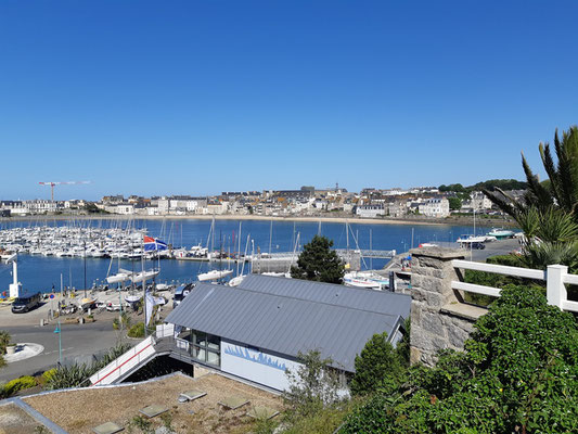 Blick vom Campingplatz auf die Altstadt von Saint-Malo
