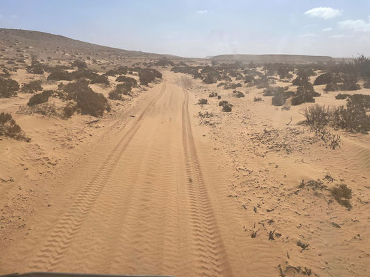 teilweise gibt es auch Sand-Strassen