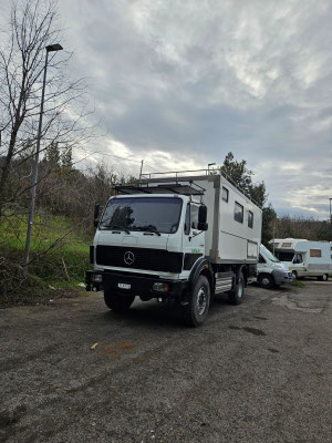 mit Dauerparker verstellter Stellplatz nahe Ancona