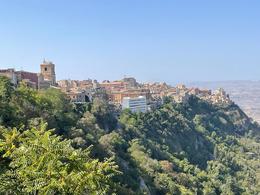 Sicht auf die Stadt Enna vom Castello aus