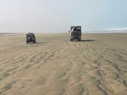 wir fahren fast 30 km auf dem weissen Strand