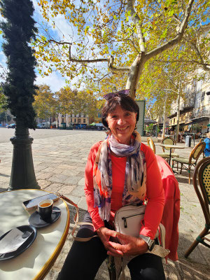 ein Café auf dem Place du Marché