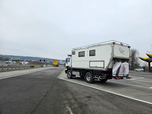 erster Stopp auf der Autobahn A1, Umfahrung Zürich
