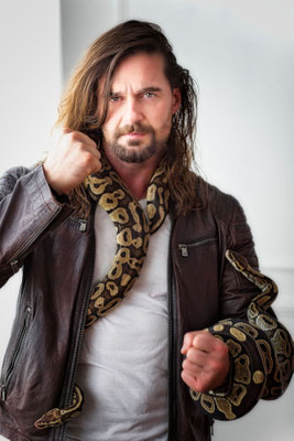 German-Male-Model-MeetUp-Fotoshooting-Indoor-Essen