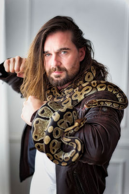 German-Male-Model-MeetUp-Fotoshooting-Indoor-Essen