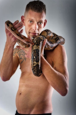 German-Male-Model-MeetUp-Fotoshooting-Indoor-Wuppertal