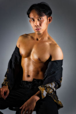 German-Male-Model-MeetUp-Fotoshooting-Indoor-Wuppertal