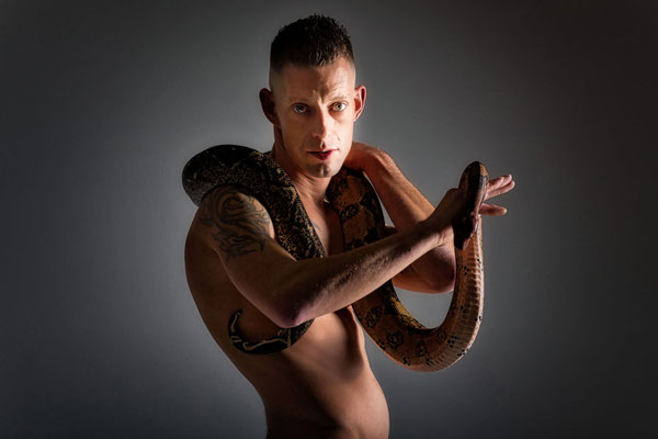 German-Male-Model-MeetUp-Fotoshooting-Indoor-Wuppertal