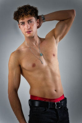 German-Male-Model-MeetUp-Fotoshooting-Indoor-Wuppertal