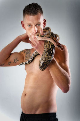 German-Male-Model-MeetUp-Fotoshooting-Indoor-Wuppertal