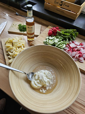 Radieschen-Käse-Salat zubereiten