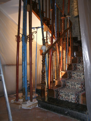 redressement et restauration d'un escalier traditionnel maison bourgeoise du début  XXème, chantier à Oloron , artisan menuisier à Oloron